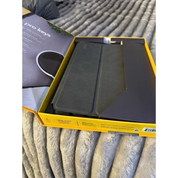 Zagg pro keys keyboard tablet case/stand apple ipad pro - Picture 4 of 11